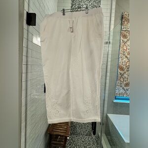 #NWT Chico’s‎ pull on pants with great eyelet detail – size 3 (XL)